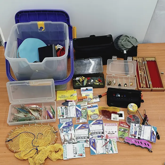 钓具大量捆包套装 含路亚、鲫鱼钓组、渔网等 现状品（垃圾品）8750日元成交_樱花直邮