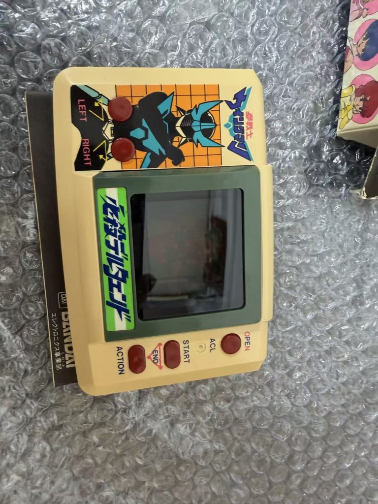 日本代购Bandai复古液晶掌机开箱测评实拍图