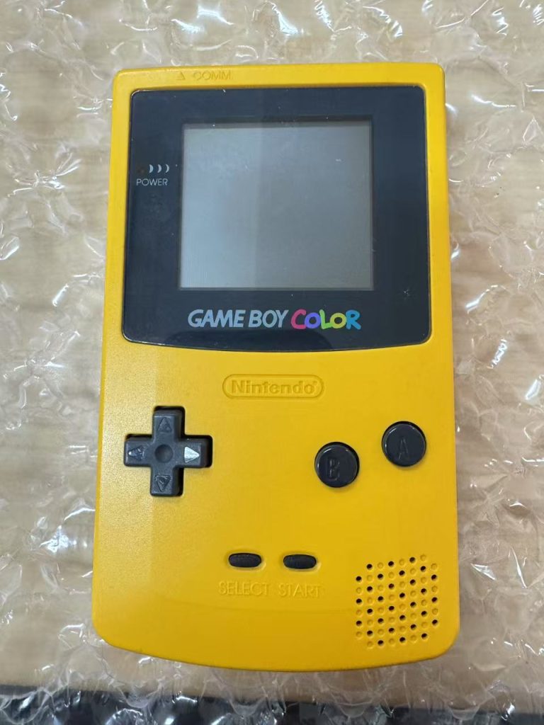 日本代拍开箱任天堂Game Boy Color黄色款掌机实拍图