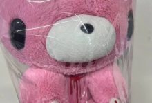 日本代购开箱测评：暗黑系粉色熊玩偶实物质感＆做工细节深度评测_樱花直邮