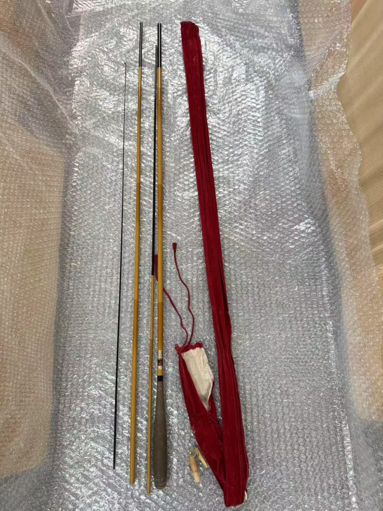 日本代购竹制复古鱼竿开箱,附红色丝绒竿袋与完整竿节展示