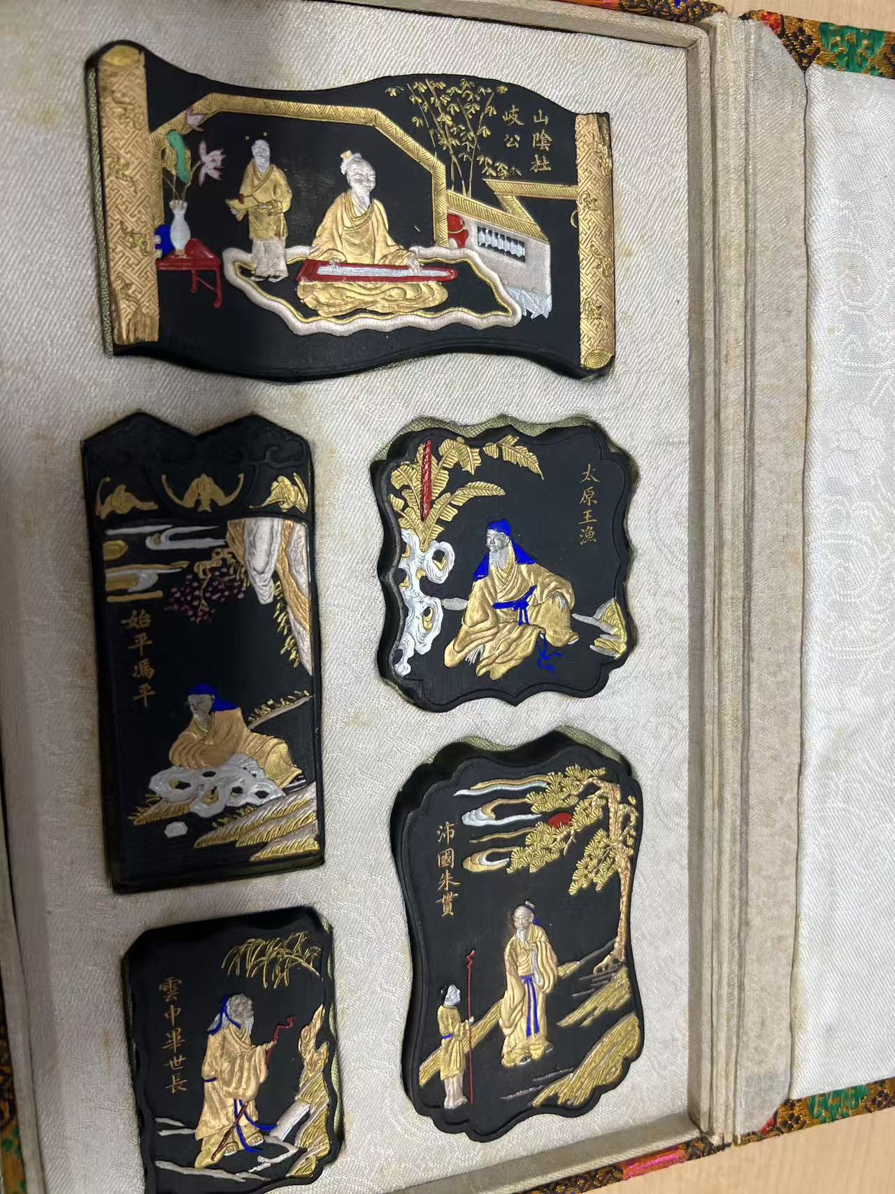 日本蒔绘人物题材墨条实物细节展示，金粉工艺清晰