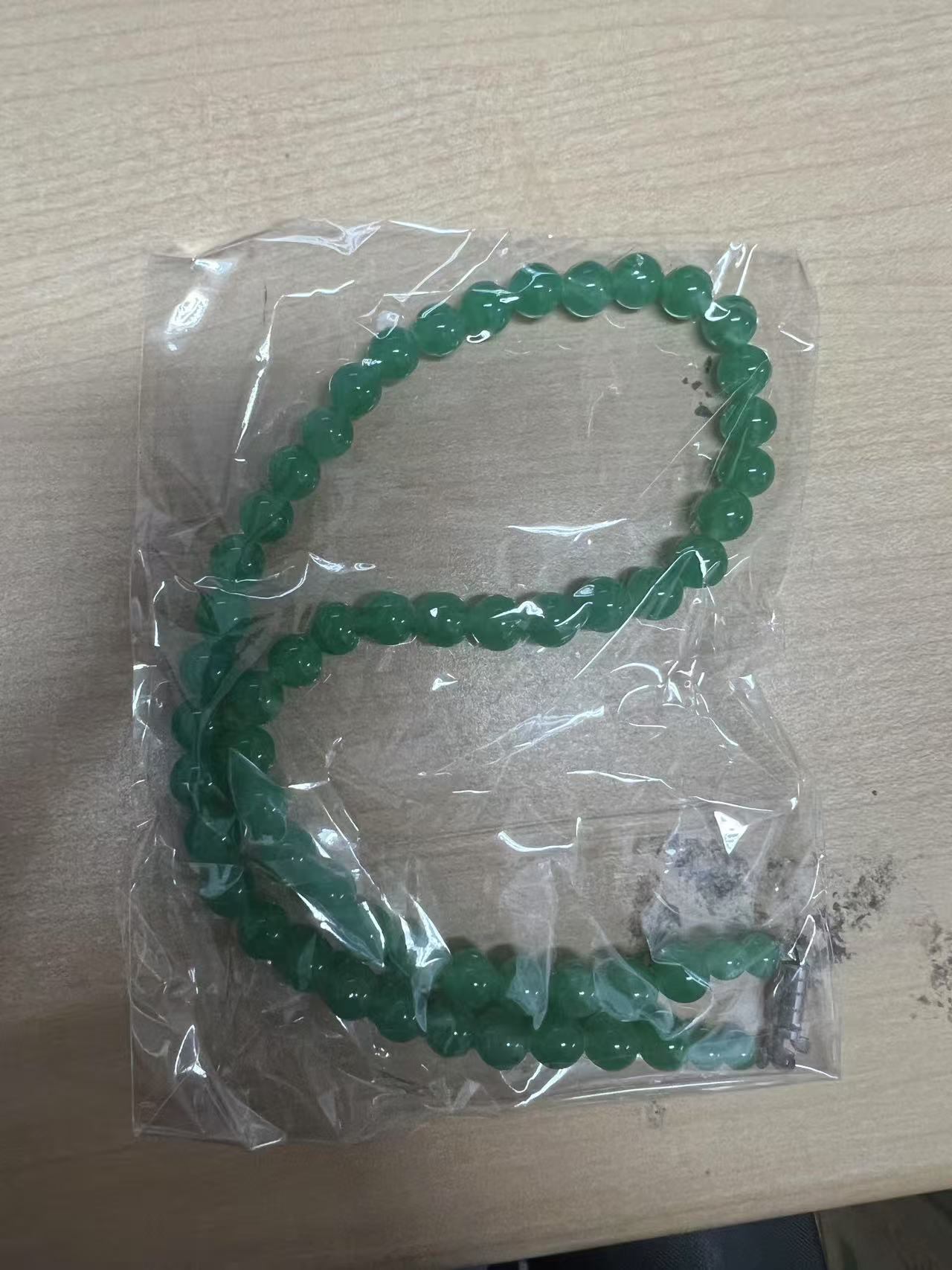 日拍翡翠圆珠项链开箱|淡阳绿+安全扣,新手入门首选