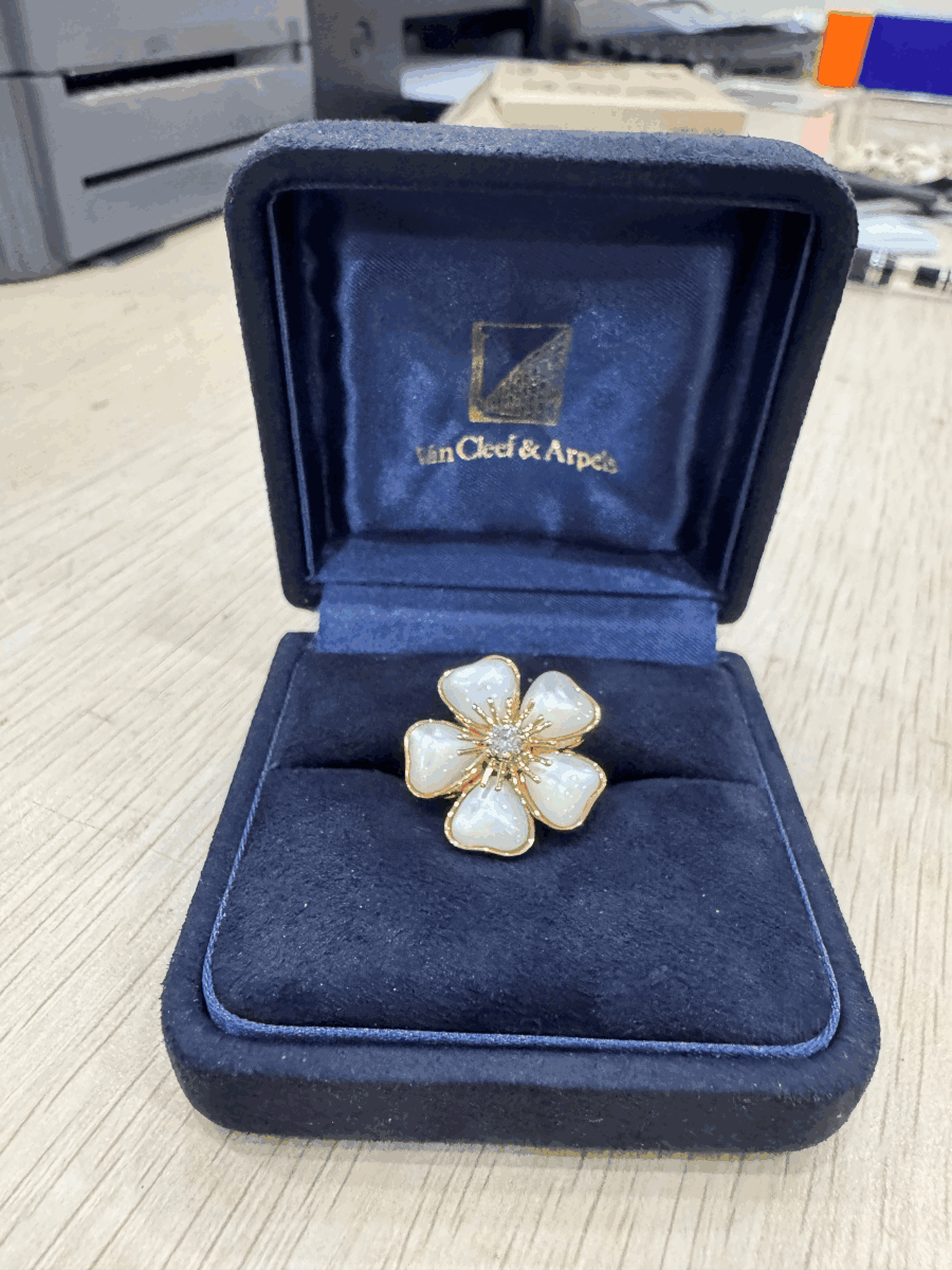 “日本代购珠宝是坑还是宝？” 实测开箱梵克雅宝&彩宝戒指，真相来了！