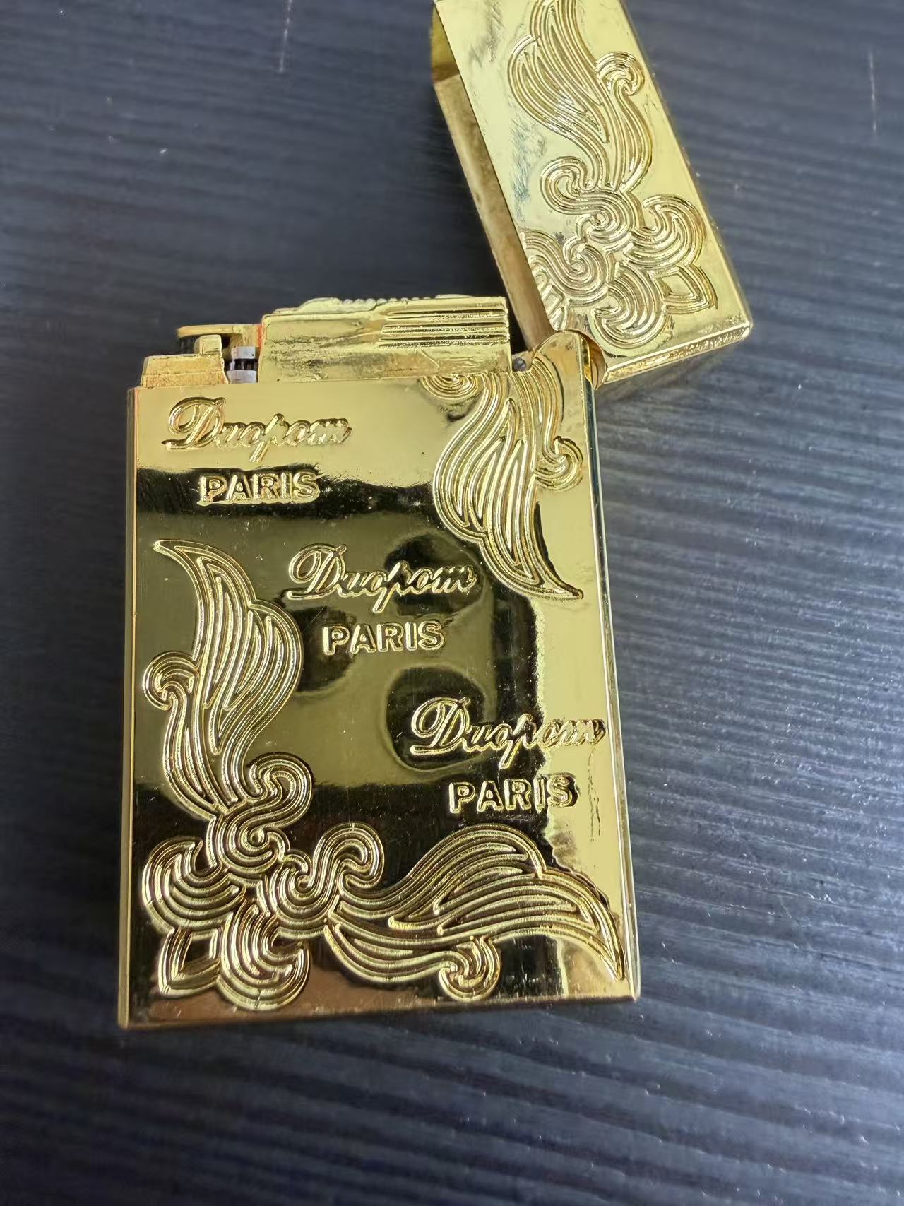都彭打火机金色雕刻款开箱实拍，Dupont Paris标志清晰，奢侈品细节展示